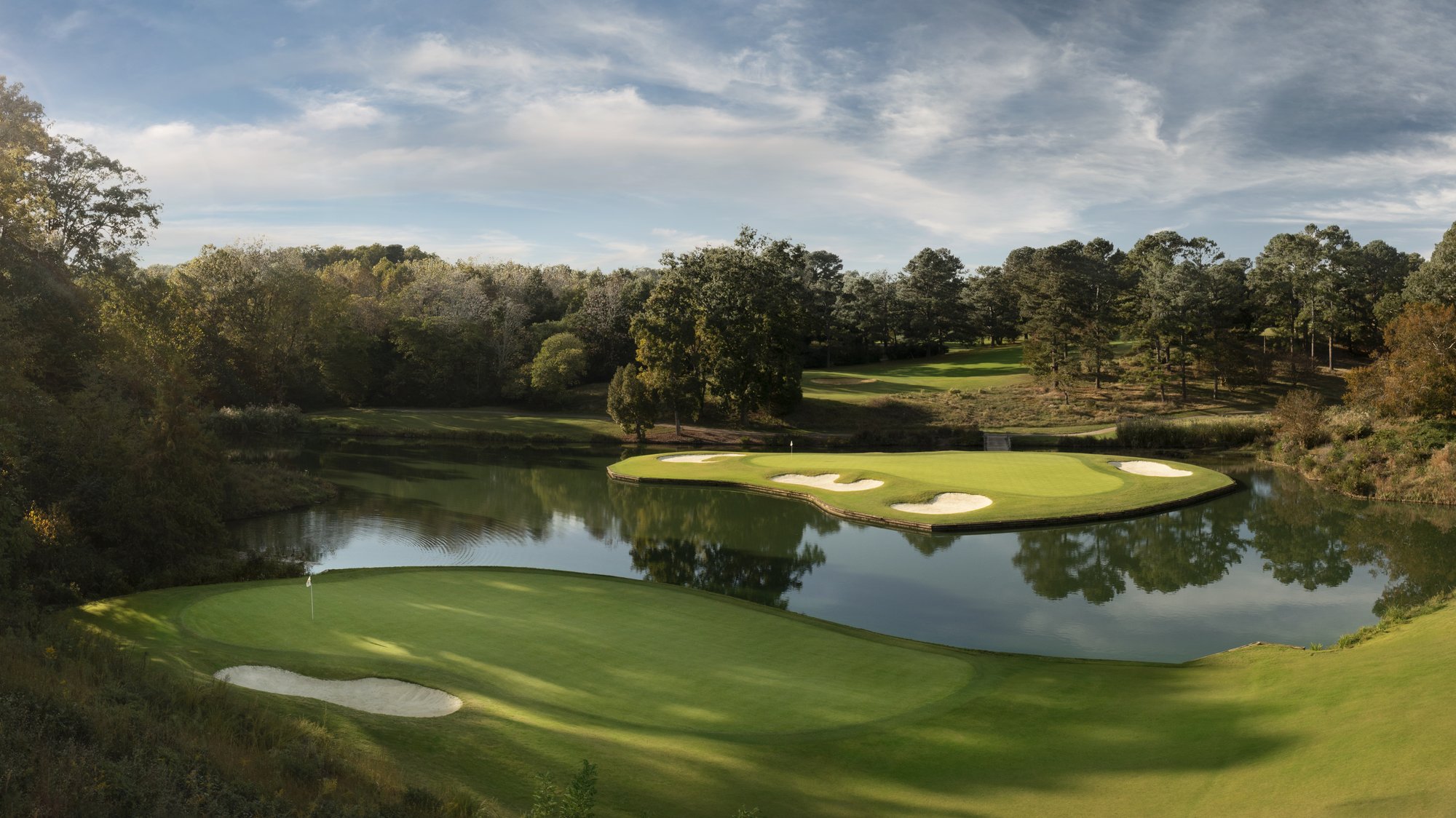 The island-green par-3 16th at the Gold Course, Golden Horseshoe Golf Club
