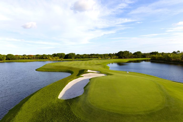 The 10th hole on the Golden Palm at Trump National Doral